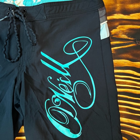 90s O’Neil Board Shorts | Size 7 (Small) | Retro y2k Look, Utility Pocket, Camo! - Picture 3 of 11